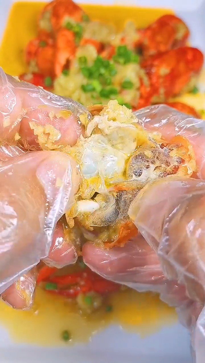 【美味可口的小龙虾做法,赶紧来看看吧!】现在这个季节吃小龙虾无疑是一件享受的事情,下面这个