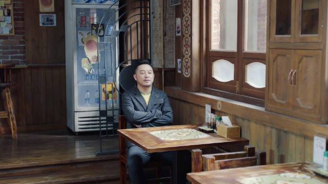 湖南卫视金鹰独播剧场#对你的爱很美# 尽管小咪@演员陈美伊 疯狂往牛肉面????里加辣椒????️,柯