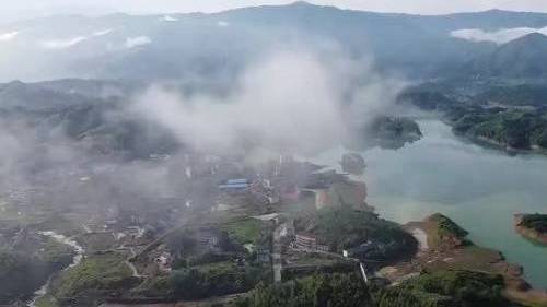 【“湘军故里”农人当自强】这里有金融新秀辞职返乡,传承百年手艺,制作辣酱;这里有退伍不褪色