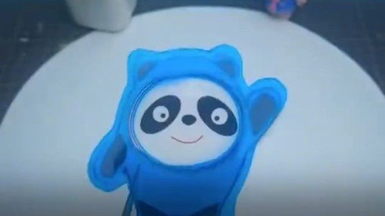 【一“墩”难求!全民二创冰墩墩】玻璃墩、蛋糕墩、铅笔墩、冰雕墩、毛线墩、怪墩墩…新的一年,