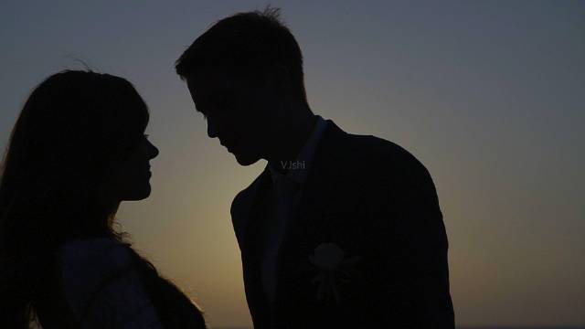 【婚恋教祖·截情道·情话解读009】接吻没感觉了恋人夫妻接吻没感觉,是一个很糟糕的信号,意