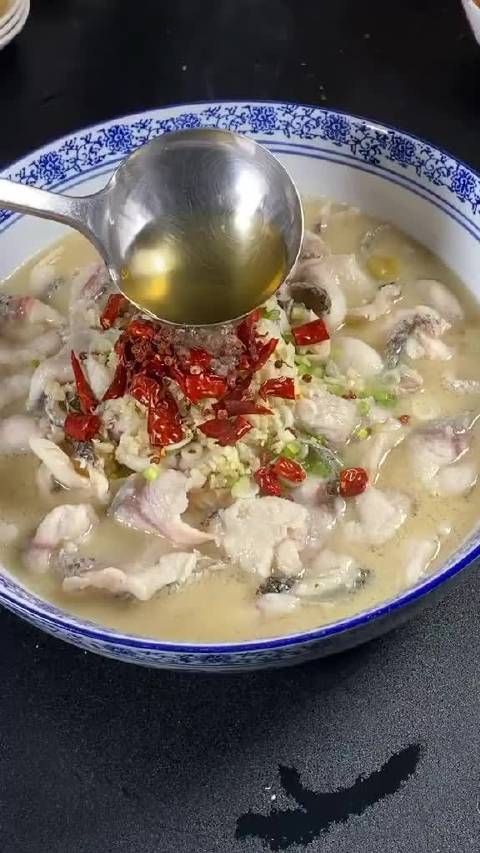 厨师把最火的酸菜鱼做法给公布了,在家也能做,太好了