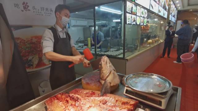 #美食# [摊手]南宁市廊西地铁口,百鱼庄,在南宁美食圈里大名鼎鼎。三哥带我去吃这里的野生