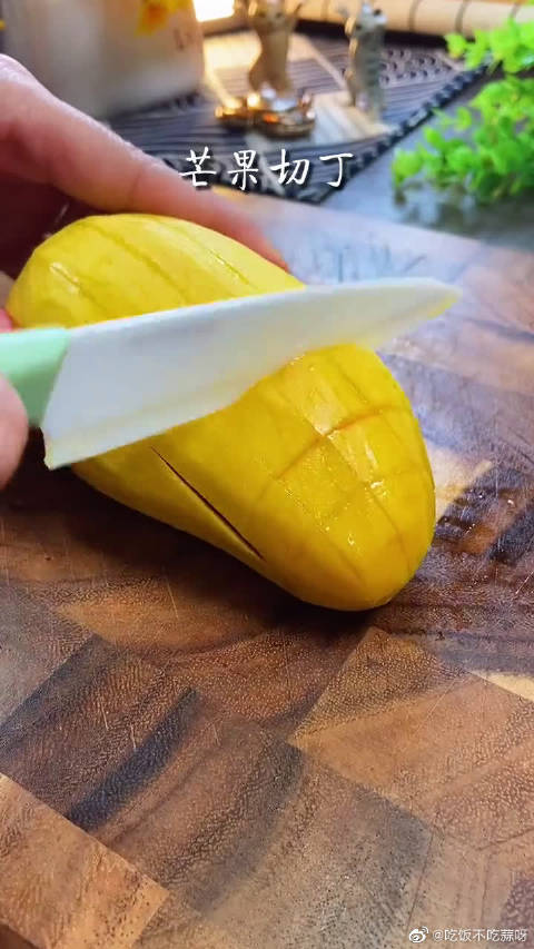 #家常菜##美食教程#跟孩子一起做个奶香十足的芒果布丁,好吃又放心 