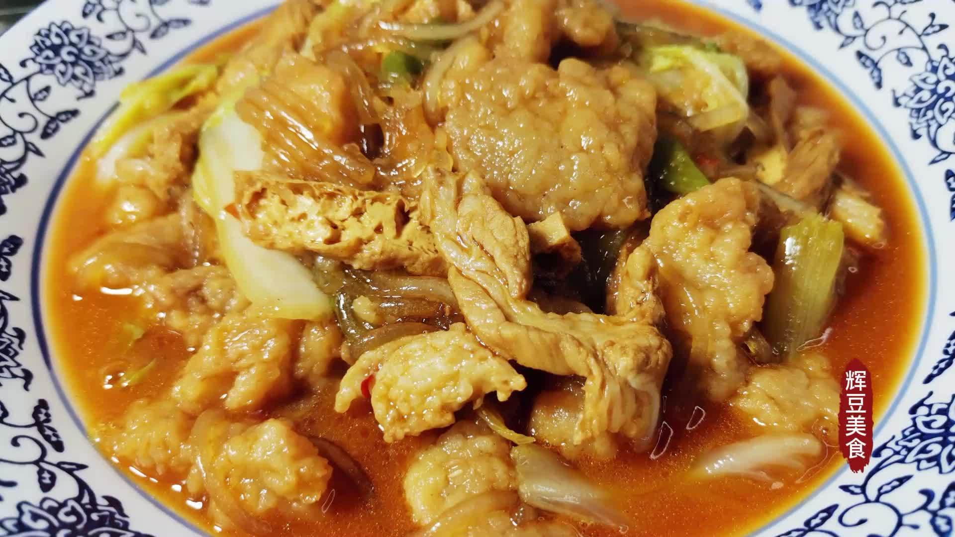 河南人最喜欢的菜肴之一酥肉烩菜,做法简单,配上馒头那叫得劲  