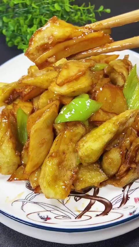 地三鲜好吃下饭 via:家常美食菜谱大全