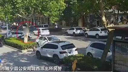 现实版做贼心虚!【一眼识别,十秒搞定!民警凭直觉10秒抓获外省逃犯 】7月20日,一名山东