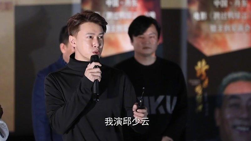 【邱少云演员身上的火都是真烧】 “我烧了两天,拍摄了20多条。而且每一条只能拍摄15秒,(