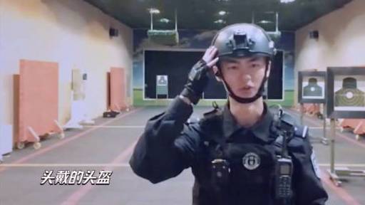 长沙民警撞脸刘昊然, 这是长沙哪个地方的民警啊,不会是坡子街派出所的吧,不知道刘昊然本人看