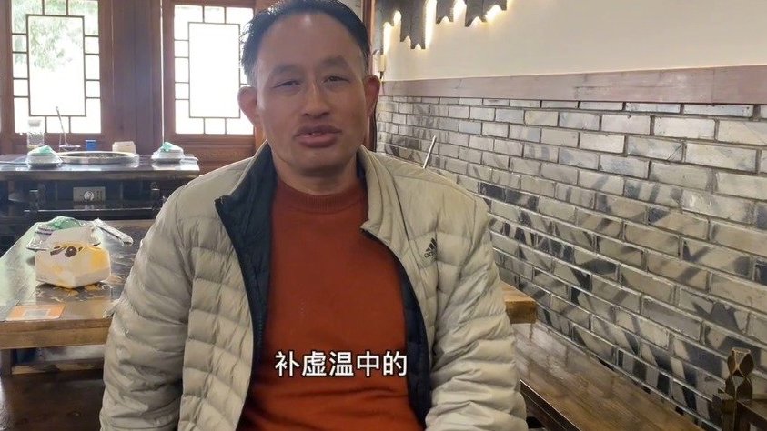 为什么要在冬季吃羊肉汤?羊肉营养丰富,补肾壮阳、补虚温中。羊肉性温,冬季常吃羊肉,不仅可以