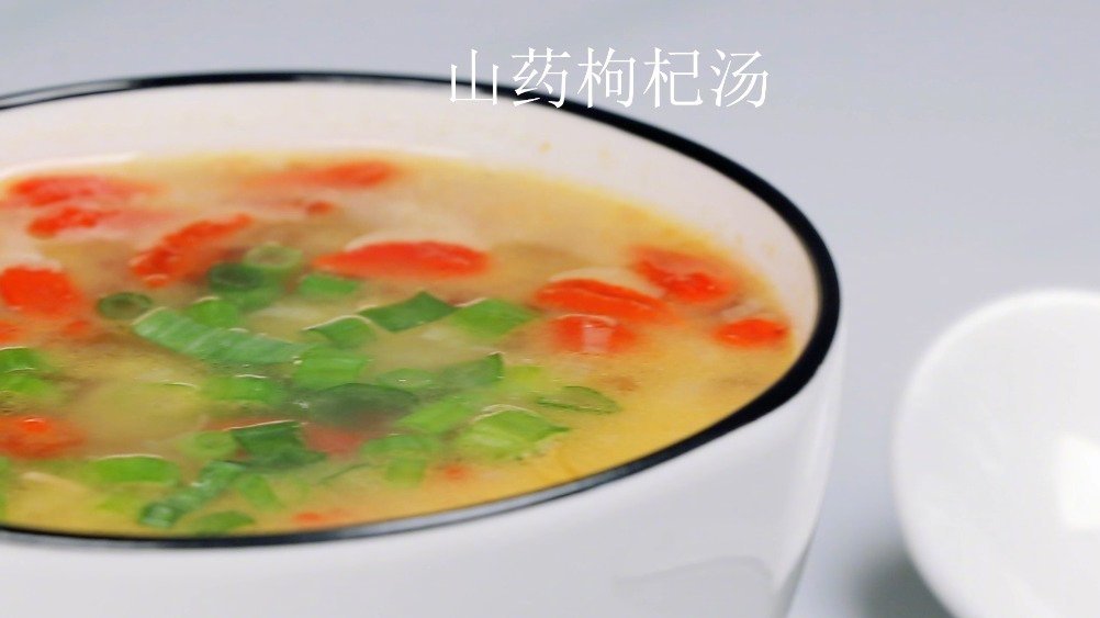 冬季是个非常适合喝汤的季节,今天在给大家带来一款养生汤,山药枸杞汤。山药,有健脾补肺、益胃