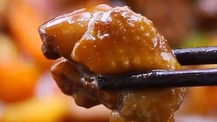 大盘鸡的菜谱来啦!大盘鸡的美味不仅在菜中,更在汤汁里,再配上一碗白米饭,啧啧啧……简直香爆