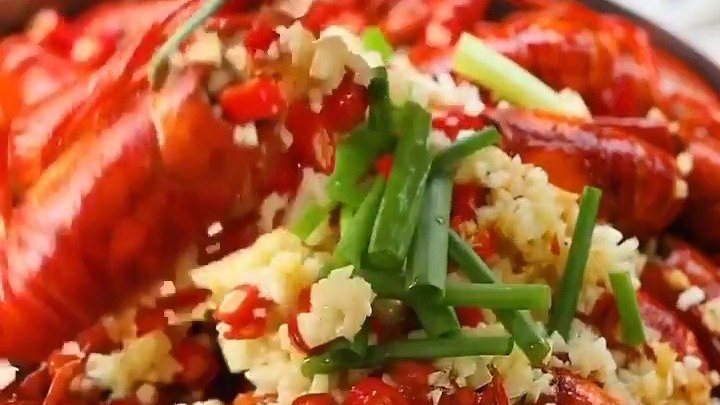 这是一道经典又美味的麻辣小龙虾做法,炒出来的小龙虾麻辣鲜香!好吃到爆哭!今晚吃起来[色]