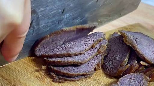 老妈多年酱牛肉配方原来这么简单,肉质不干不柴,酱香浓郁。