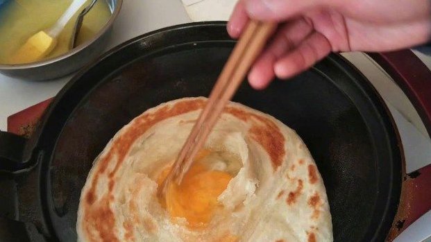 【硬核宠娃!女儿爱吃手抓饼 老爸亲自上阵制作手抓饼机】女儿爱吃手抓饼,但网上的机器太贵了,