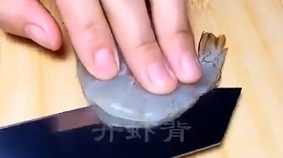 #天天美食# 【看饿了!超美味的大虾做法】金针菇+大虾+蒜蓉,绝配做法,好吃到飞起,转存试