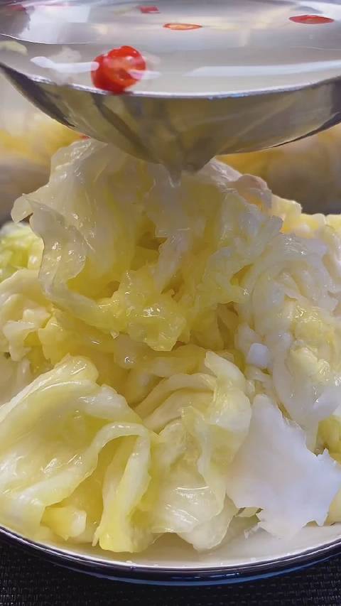 #美食# 广西酸嘢包菜酸你吃过么?你会做么?这样做出来的包菜酸非常脆口哦!