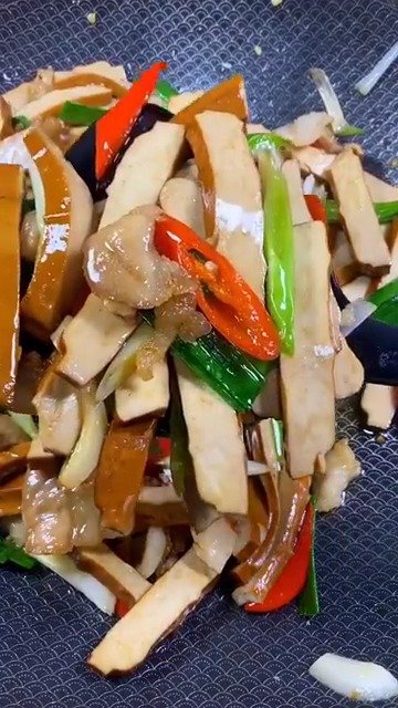 家常小炒菜:蒜苗炒小香干的做法,简单易学,很下饭哟 #下饭菜#     