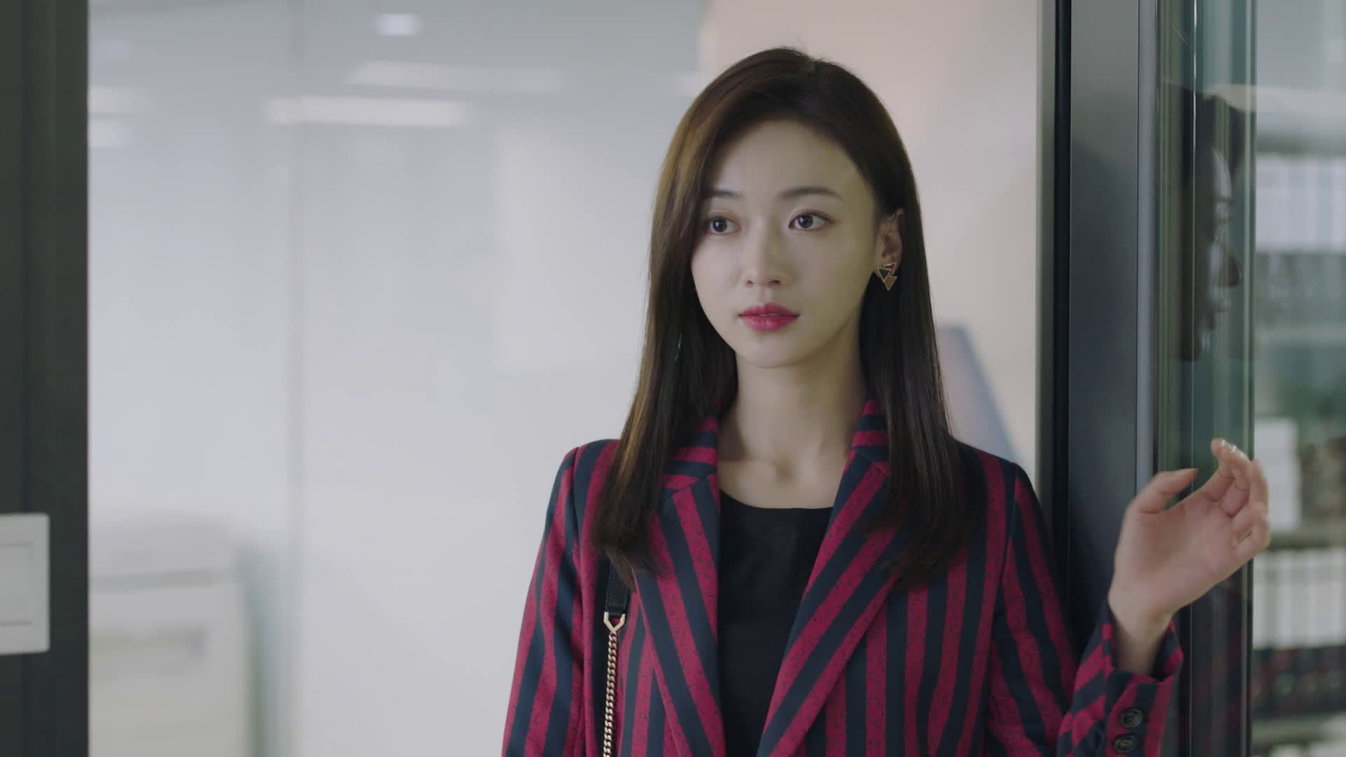 #正青春# 一切从“头”开始的章小鱼@吴谨言 ,居然在L&D遇到了方静@左小青 ?!原来静