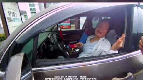 #身边暖警#【驾车时突然肌肉痉挛,民警暖心救助[心]】平安2020 9月17日8时许,苏州