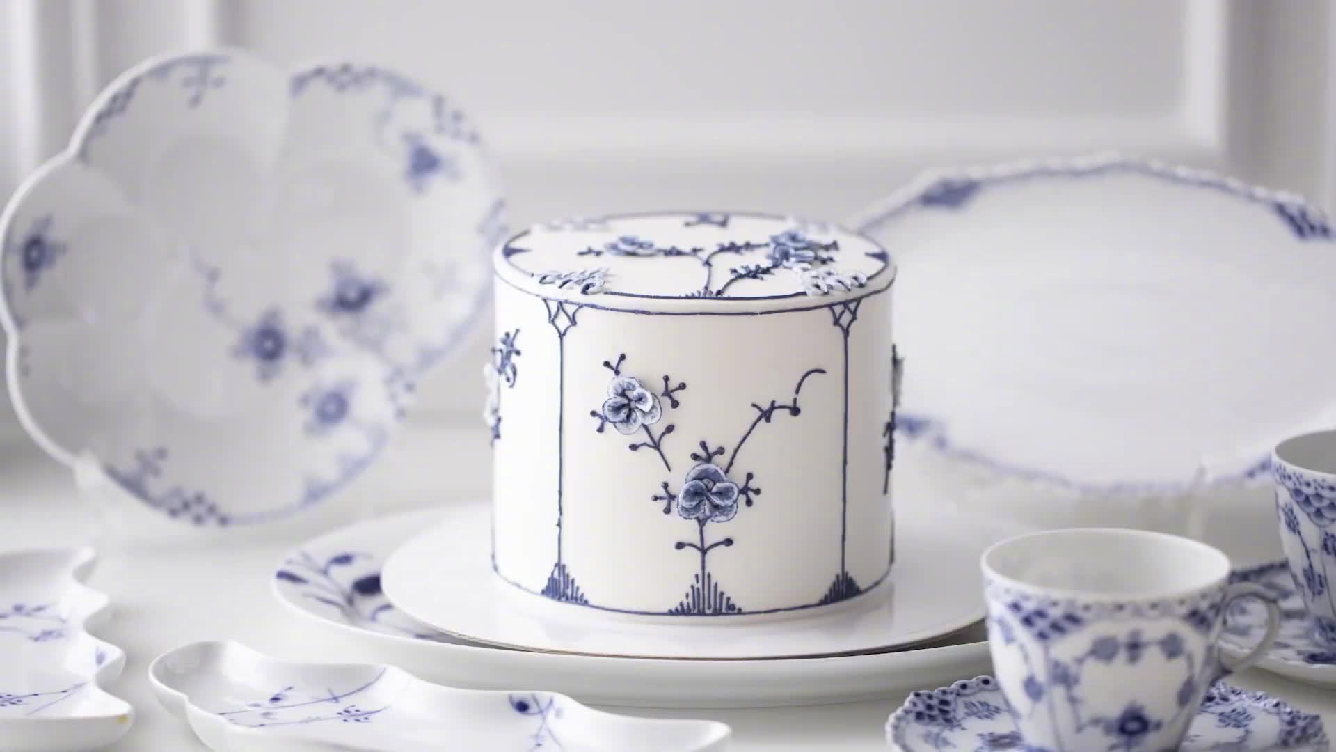 绝美的青花瓷手工蛋糕制作全过程!!过程实在太治愈了太惊奇了!!“素胚勾勒出青花笔锋浓转淡”