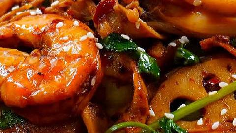 【家庭版麻辣香锅】想吃麻辣香锅,在家也能做!备好自己喜欢的食材,想吃什么放什么,美味过瘾,