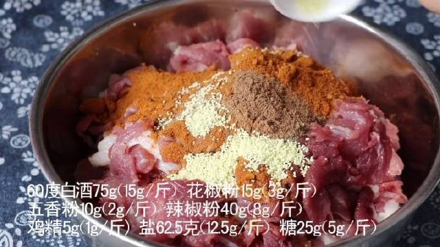 【如何自制四川香肠】还有三个月过年,可以考虑买猪肉做腊肉香肠啦!做法和配方戳视频↓