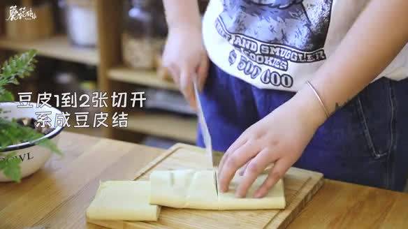 冬天有卤肉,那么夏天咱们可以卤素菜啊~