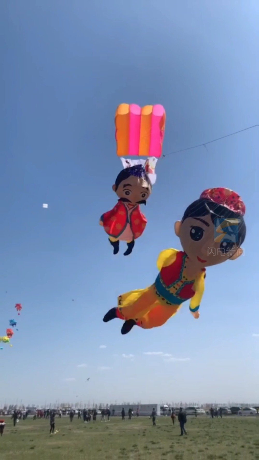 【什么都能飞上天!潍坊放风筝可以有多硬核  】4月17日,第38届潍坊风筝会开幕。潍坊风筝