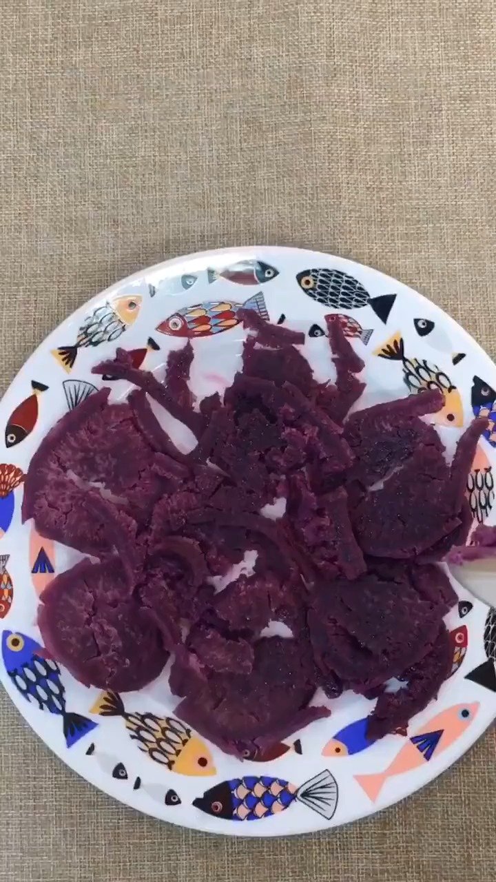 【精选美食做法】紫薯牛奶烤燕麦,还加了香蕉蓝莓坚果,营养多多哦     
