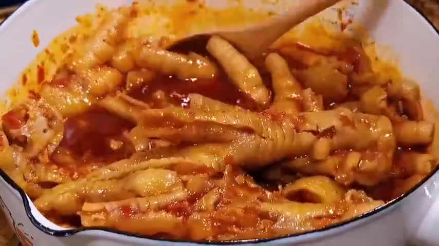 #美食之都# 爱啃鸡爪的朋友,这道蒜香无骨鸡爪,做法简单,味道超级赞!(美食天天见)  