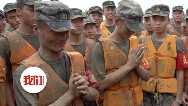 【2名抗洪战士过生日,睁眼刹那被蛋糕逗笑】抗洪一线的生日蛋糕 最近,陆军第71集团军某合成