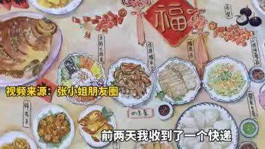 【妈妈为女儿画了一桌年夜饭 没想到结尾是这样】近日,留在沈阳原地过年的哈尔滨女孩儿小张收到