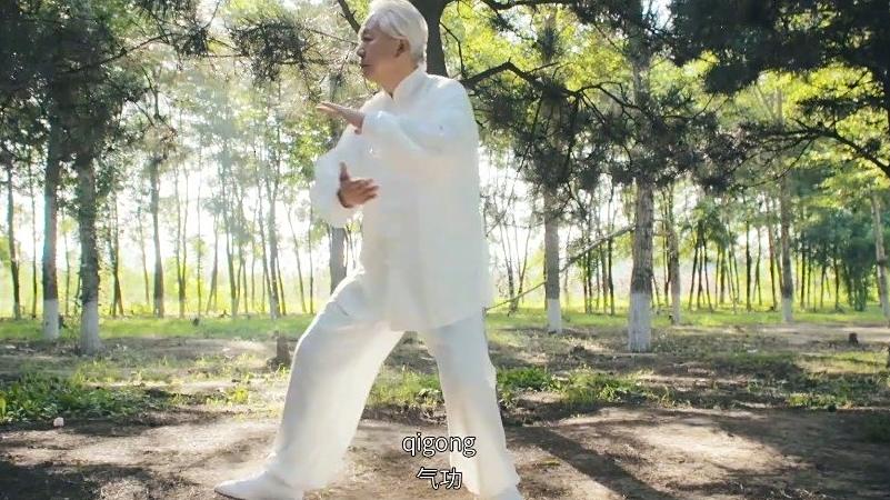 【岁岁重阳,今又重阳 今天,请陪长辈们过个温馨的#重阳节#!】秋高气爽日,菊香四溢时。农历