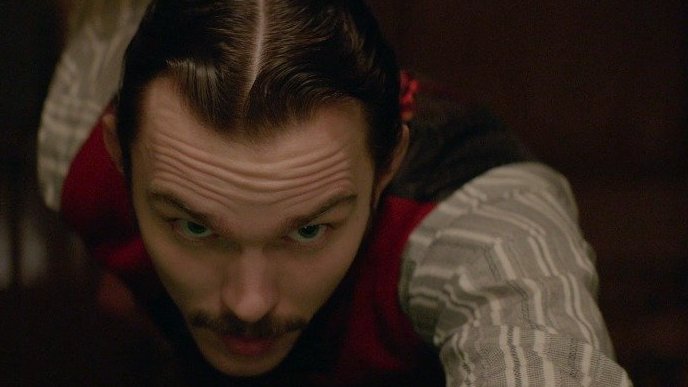 “谁掌握了电流,谁就掌握了未来”。由阿方索·戈麦斯-雷洪执导、马丁·斯科塞斯担任执行制片,