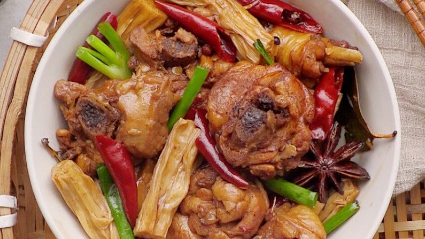 【腐竹烧鸡】咸香可口好下饭!鸡肉滑嫩入味,腐竹带着韧性,入口微微弹牙,让人欲罢不能!用最家