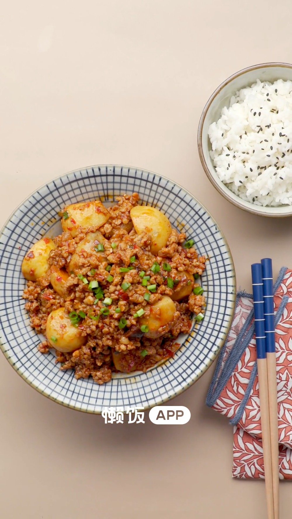 #美食武汉#【麻婆小芋头】救命!芋头竟然可以这么好吃! 只需要先把蒜末、酱料炒香放入肉末,