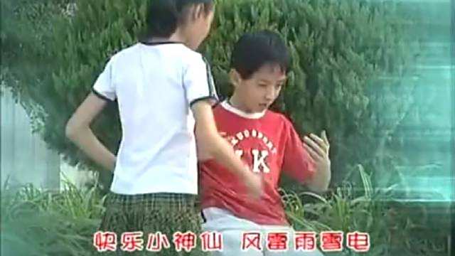 快乐星球莲蓉包当老师了《快乐星球》真的是童年回忆啊,里面的歌也是让人难忘,你还会唱《月亮船
