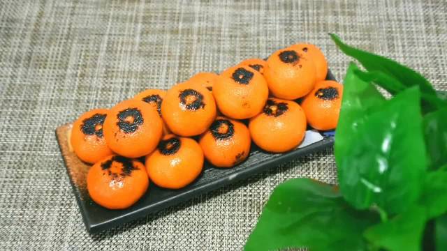 #烤橘子# 把橘子放锅里一烤,想不到这么好吃,一次做一锅,上桌连皮都吃掉via最爱设计我的