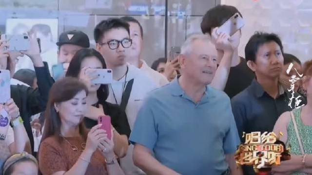 @周深的第100个舞台是最初的大鱼我永远记得在悉尼街头,周深把越剧版的《大鱼》唱给世界听!