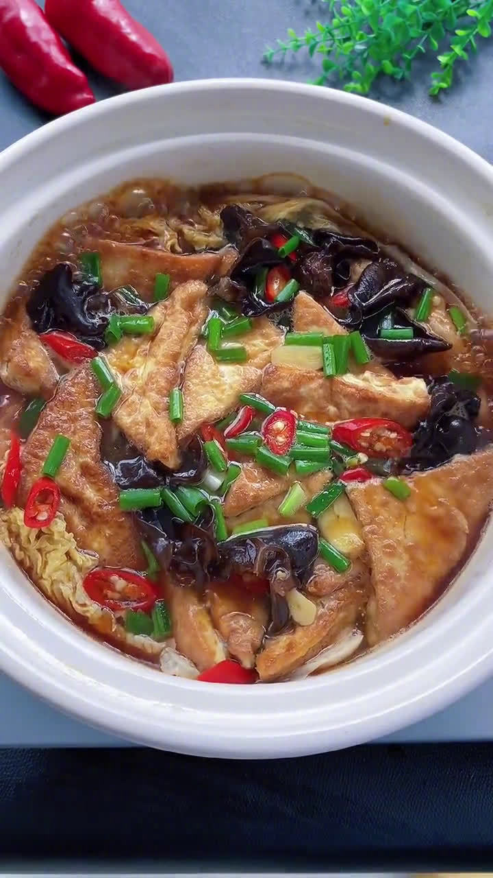 入秋吃饭没胃口?做一锅下饭的白菜豆腐煲吧,好吃到汤汁都不剩
