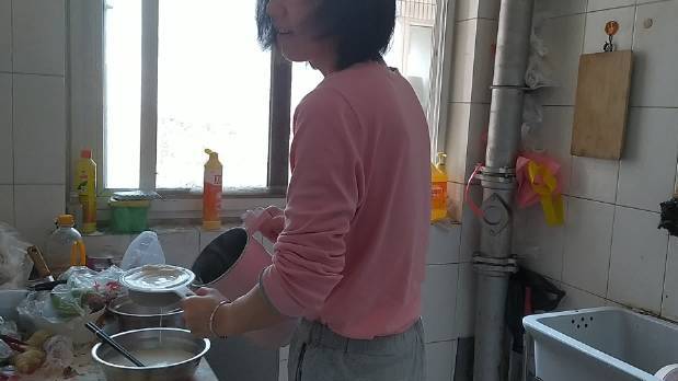【不争鸣,蒸馒头】吃完瓜,该吃饭了。早晨起来,我把鸡蛋给煮上了,把豆浆打上了。就在我看大神