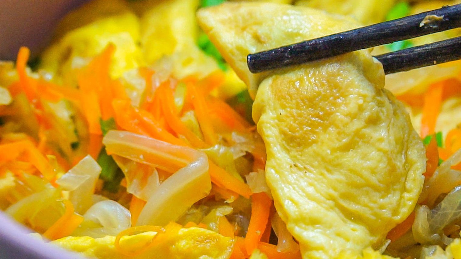 蛋饺白菜煲,做出来入味可口、营养丰富,孩子大人都爱吃噢 