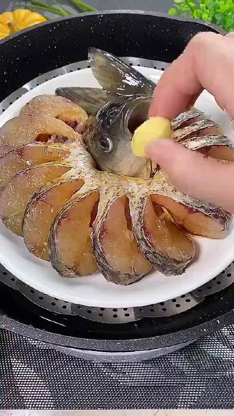 草鱼这样做,摆盘好看,味道也好。快试试。
