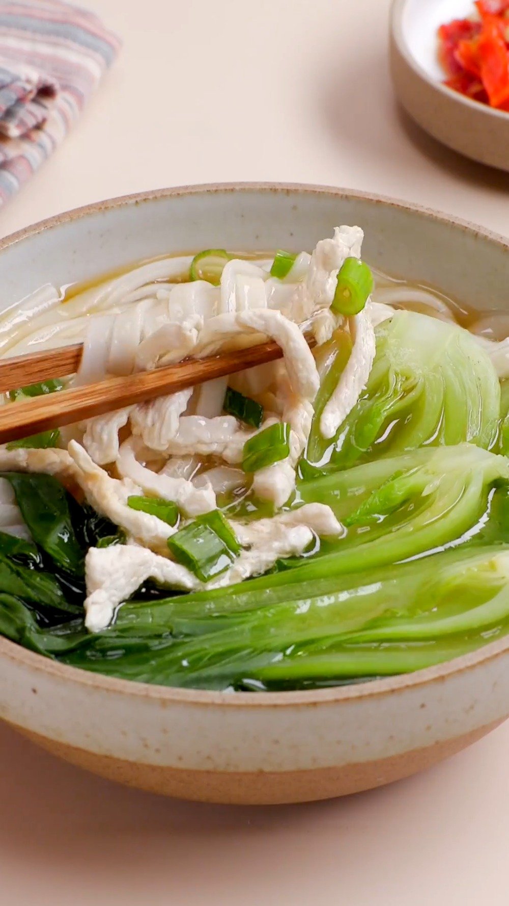【青菜鸡丝面】连吃三天都不会腻的汤面!简单易做,荤素搭配均匀又有营养的青菜鸡丝面,清淡而不