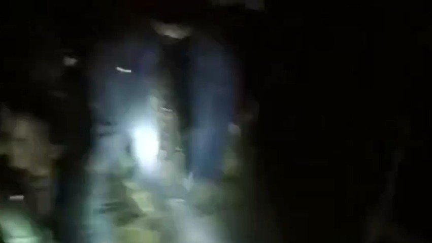 #净网2021#【守护万家平安】情人节深夜,民警跳河救下轻生女子2月14日晚上10时许,天
