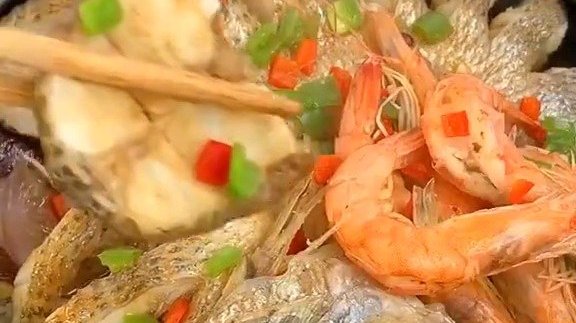 【鲈鱼新做法】口感嫩滑鲜甜,做法简单,上桌连汤汁都不剩,美食get√