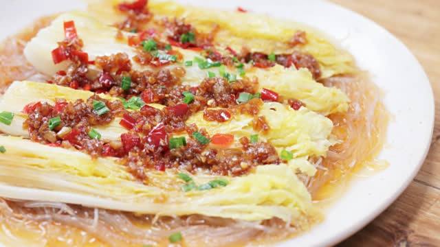 【爱吃蒜蓉辣酱的同学看过来】#食尚小布#蒸菜法宝—蒜蓉辣酱!轻松驾驭各种蒸菜,如蒸娃娃菜、