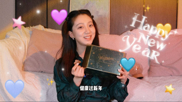 将将将将~ 这是一款集新奇和美味于一身的金砖大礼盒,里面有会在舌头上跳舞的跳跳糖巧克力哦~