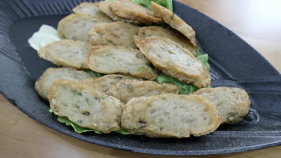 #深夜放毒#【一斤鱼只能刮四两肉:上百年历史鱼卷,昔日海防将士军粮】福建惠安县,崇武鱼卷曾